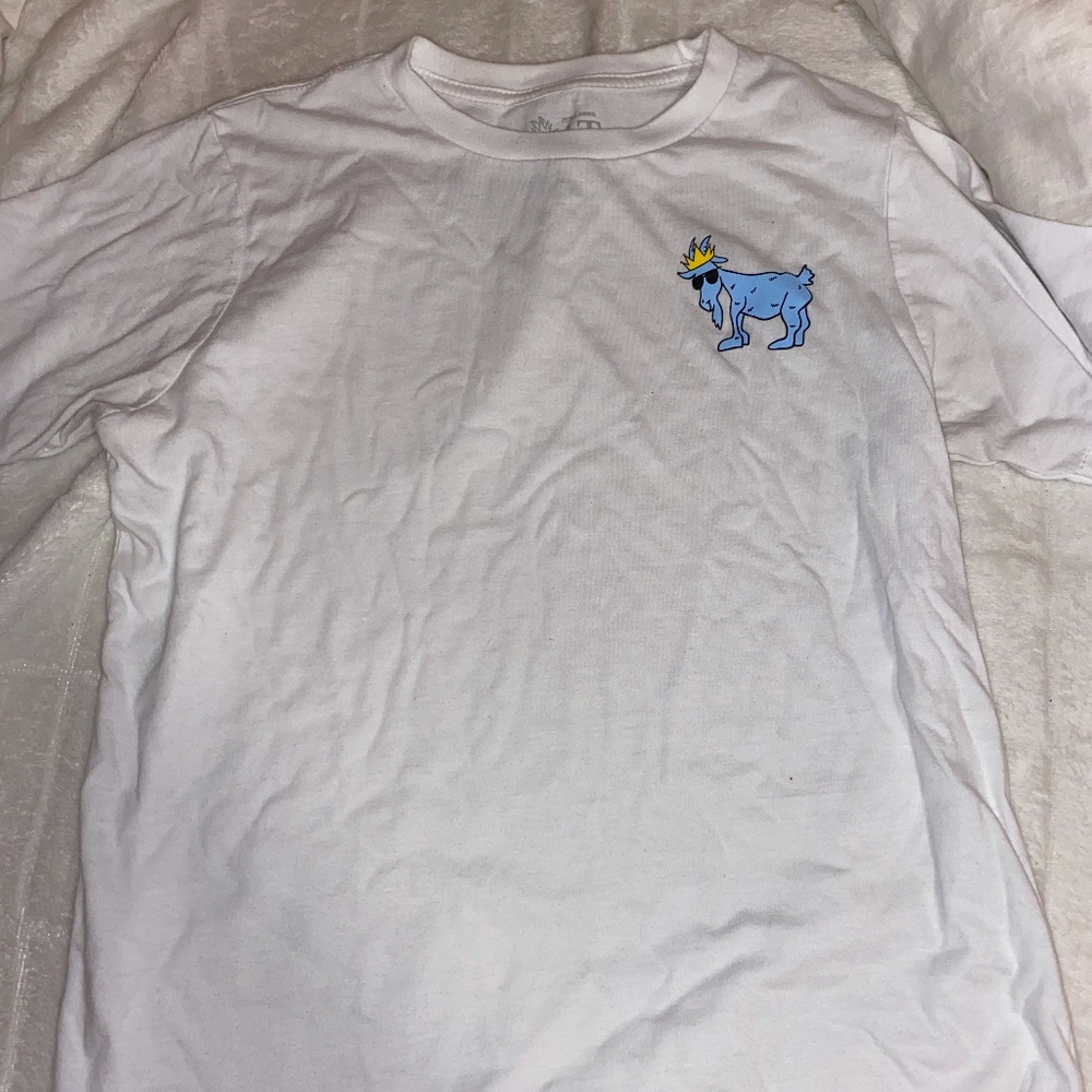 white goat use shirt